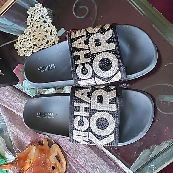 MK Gilmore Slides - Picture 3 of 8